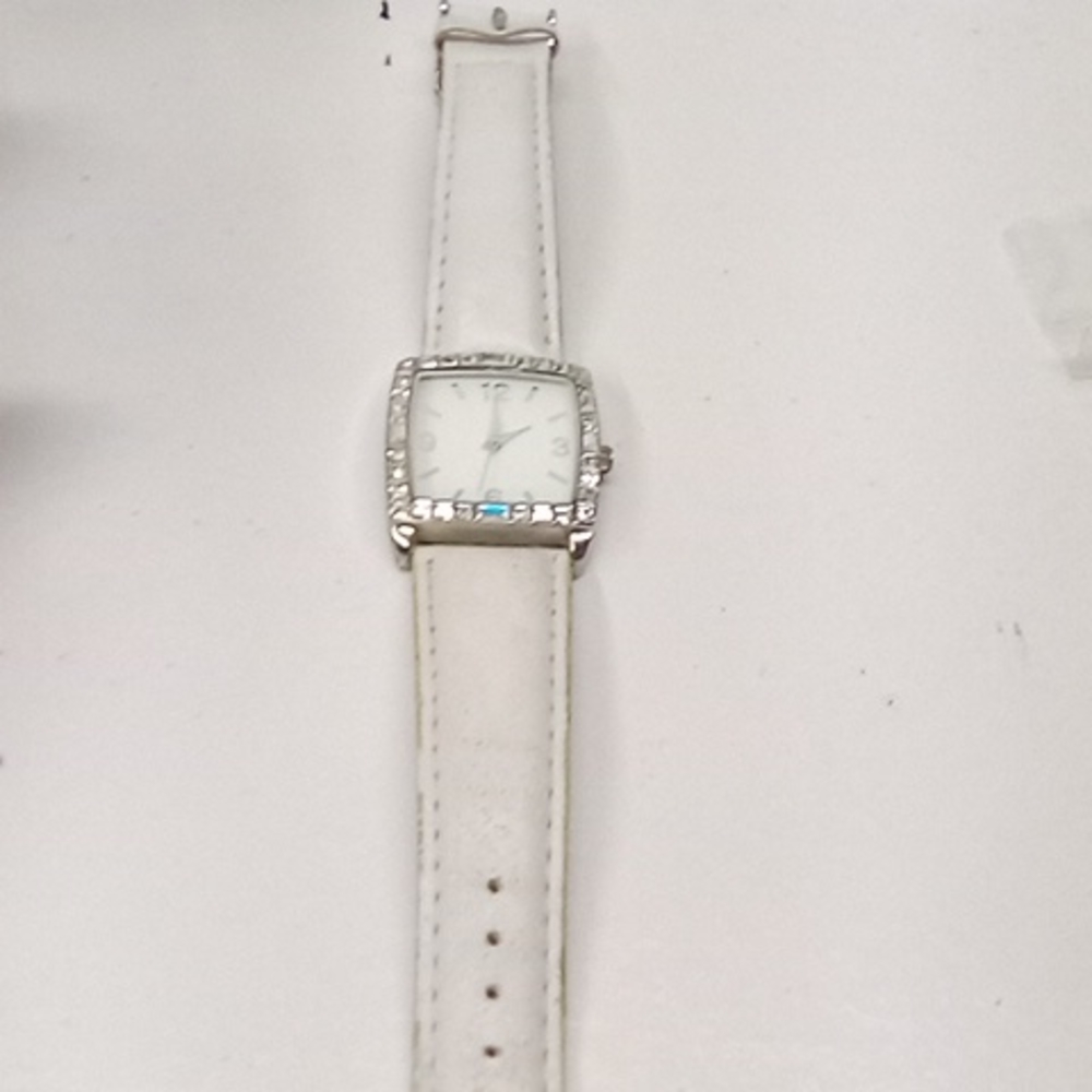 Base metal bezel watch white and silver cubic needs battery